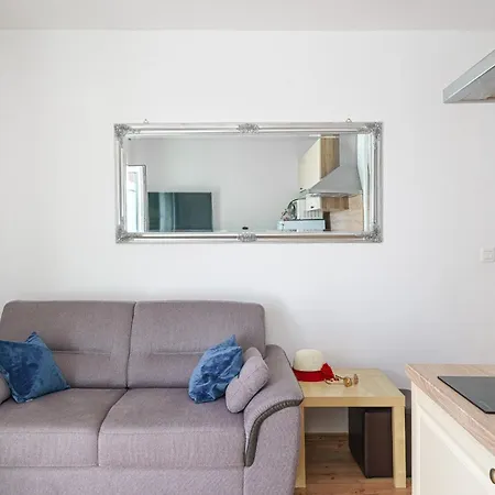 Apartment In Mit Grill Vodice